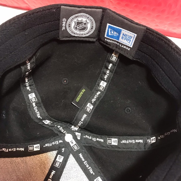 Calgary Fames hat. 15$ or bundle 3 items/ 25$ - Picture 6 of 6